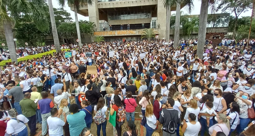 Servidores da Educação de Piracicaba seguem em greve