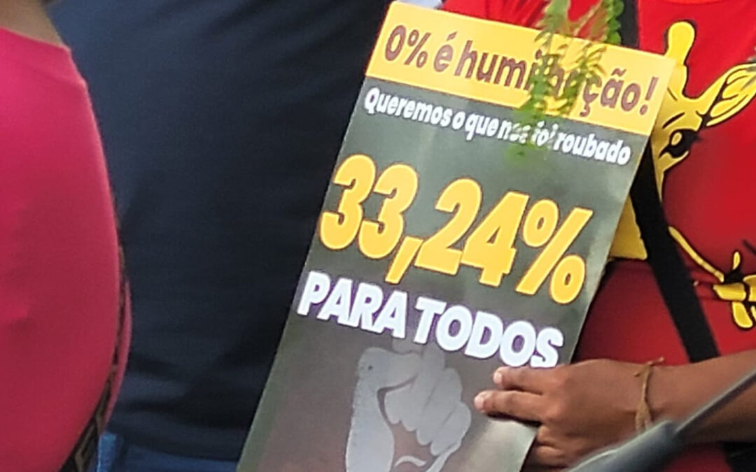 Deputados se mobilizam contra professores