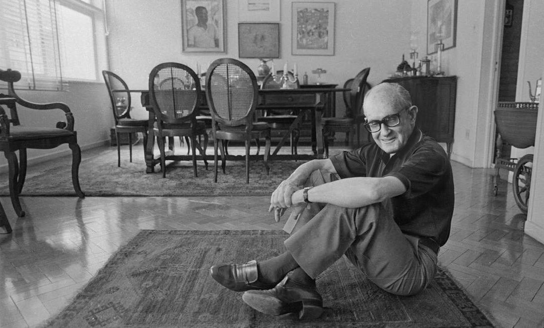 Dia do Escritor: 4 livros para reviver a trajetória de Carlos Drummond