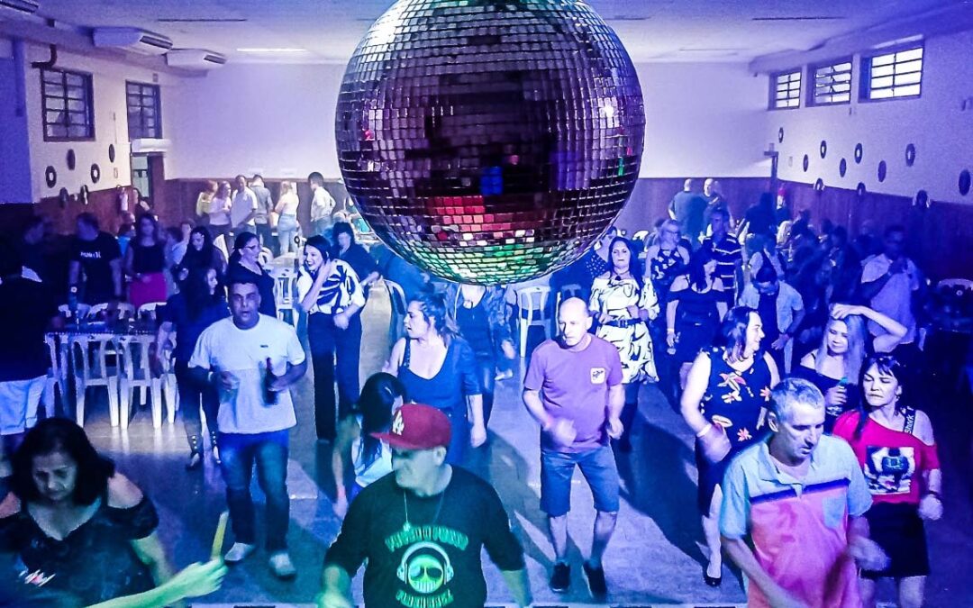 Mais de 250 pessoas curtiram o II Flashback do CPP-Limeira