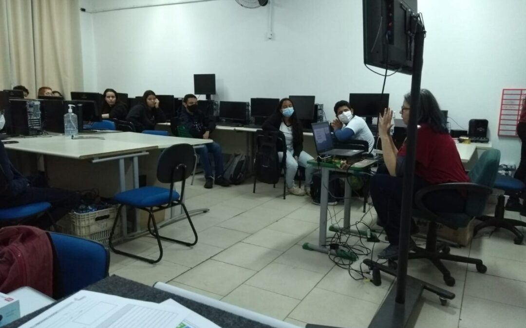 Alunos de escolas públicas ganham workshop gratuito de diagramação