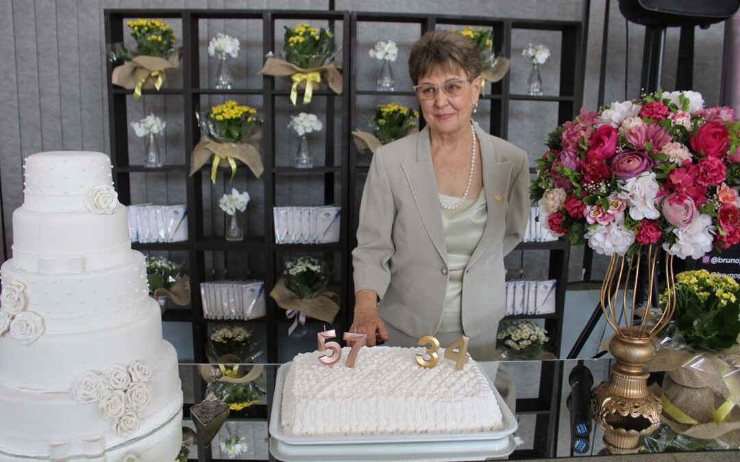 Sede em Bauru completa 57 anos e celebra professores com mais de 90 anos