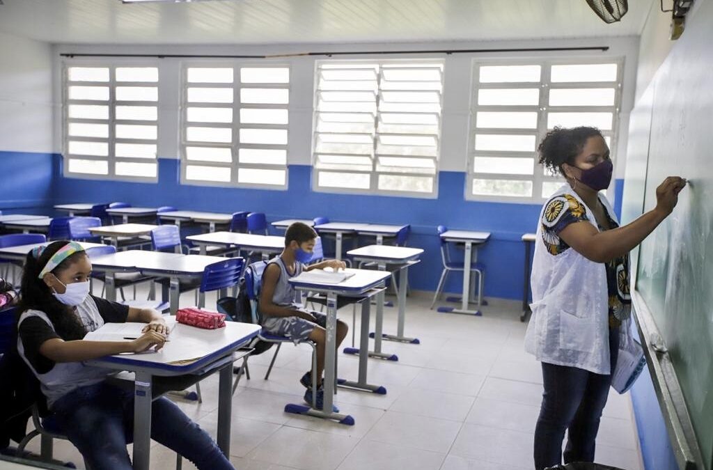 Seduc prorroga contrato de mais de 39 mil professores temporários