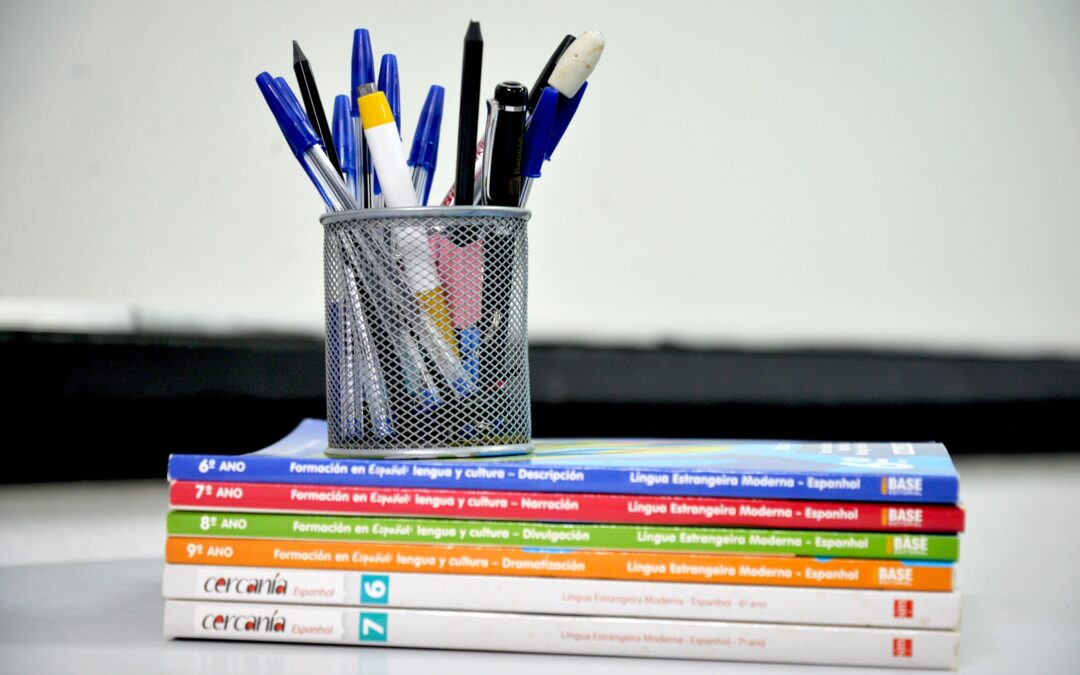 Governo Federal corta verba de livro didático