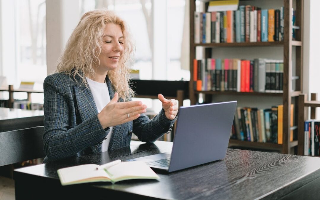 Em comemoração ao Dia dos Professores, docente realiza live