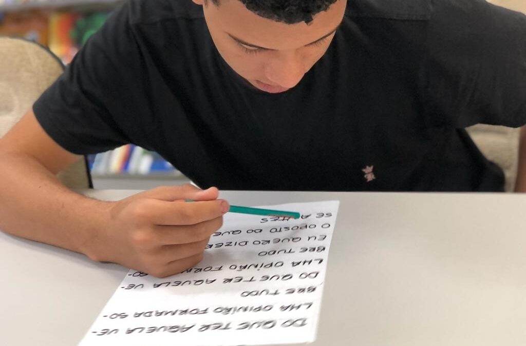 Professores ensinam ler e escrever com músicas de Raul Seixas