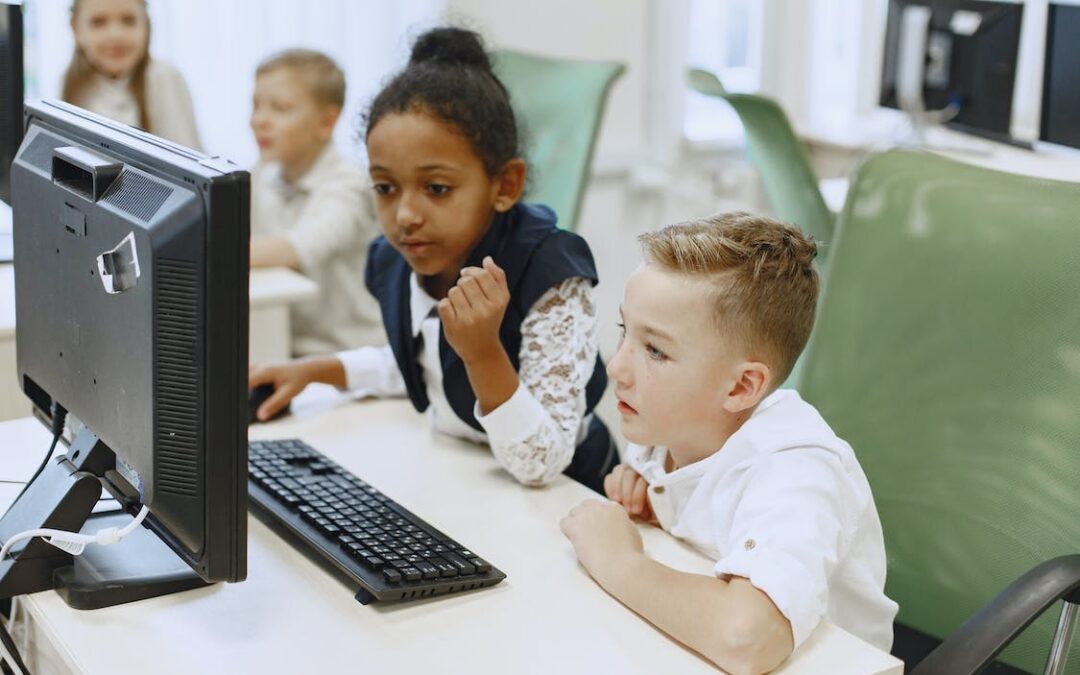 Morte nas escolas: Pesquisador defende educação midiática e filtro de conteúdo na internet