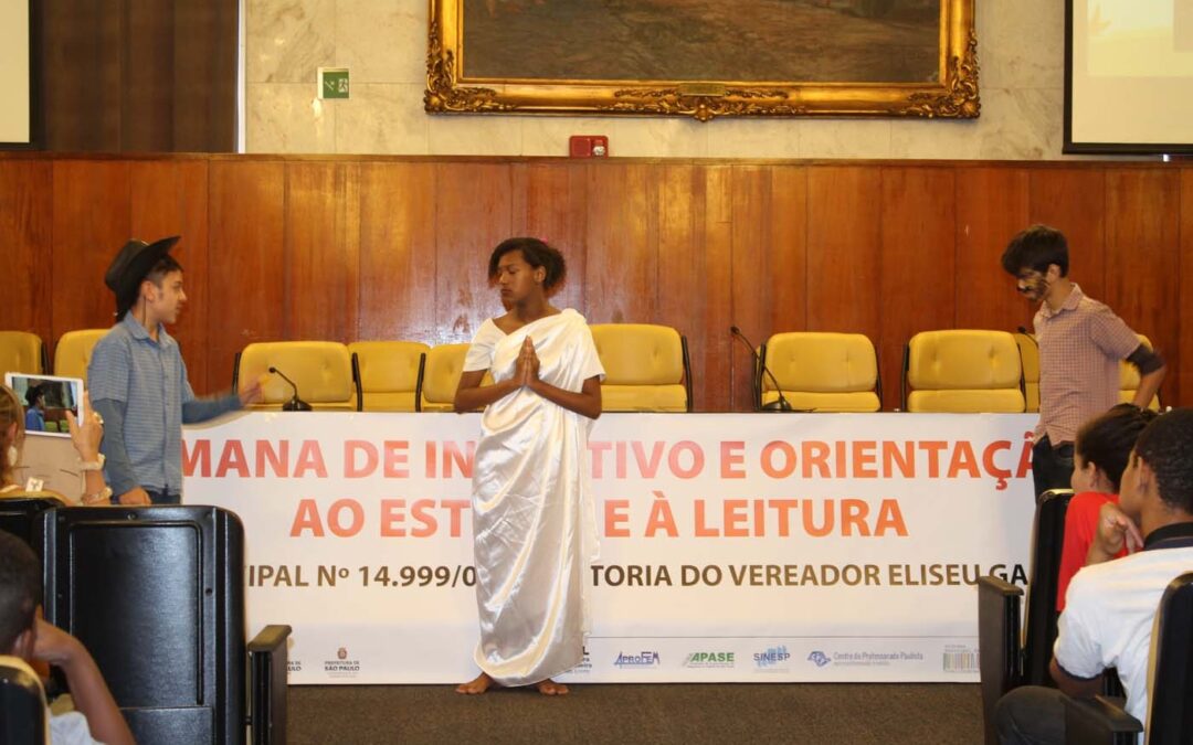 Troca de livros inicia Semana de Incentivo ao Estudo e à Leitura de SP