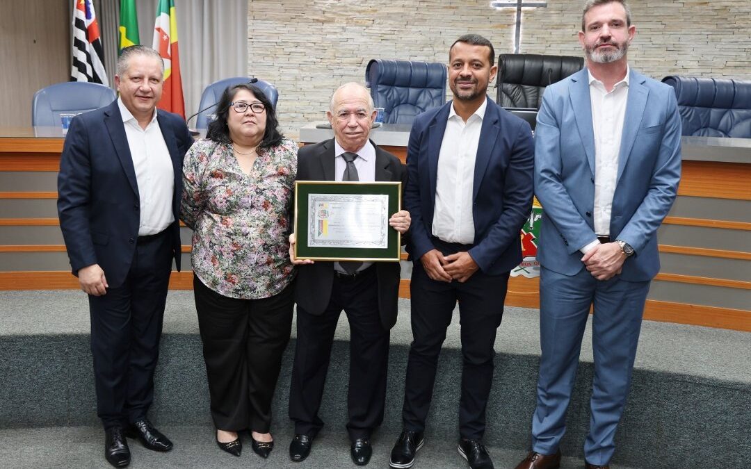 Professor Silvio Martins recebe título de Cidadão Benemérito da Estância Turística de Barretos