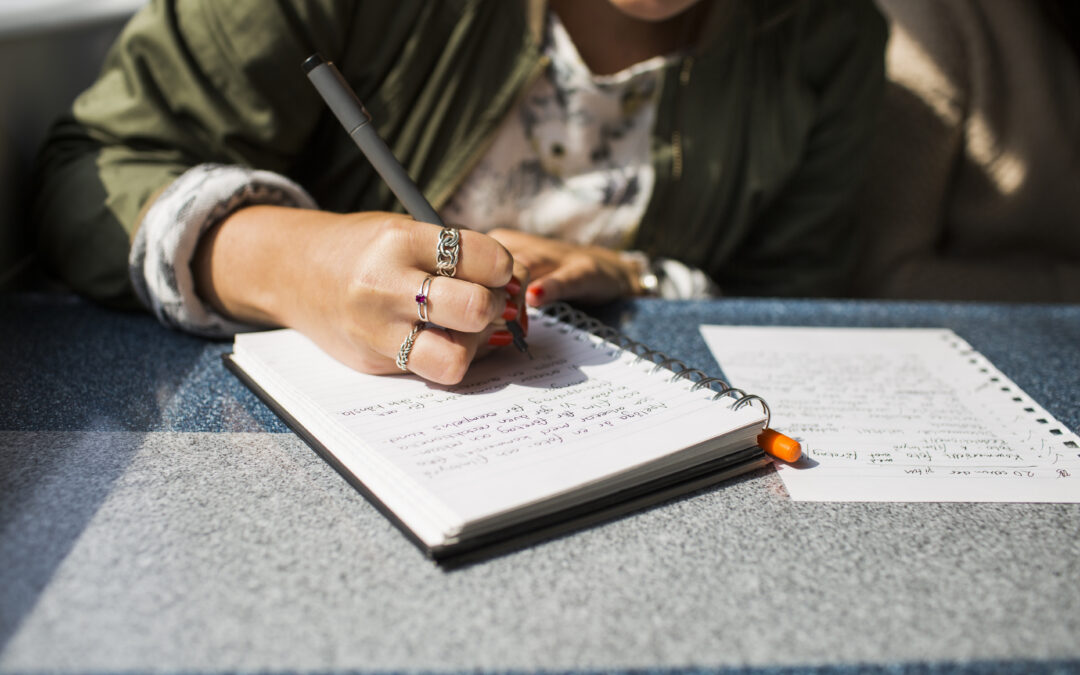 Jovens que estudam e trabalham têm melhor nível de alfabetismo, segundo estudo