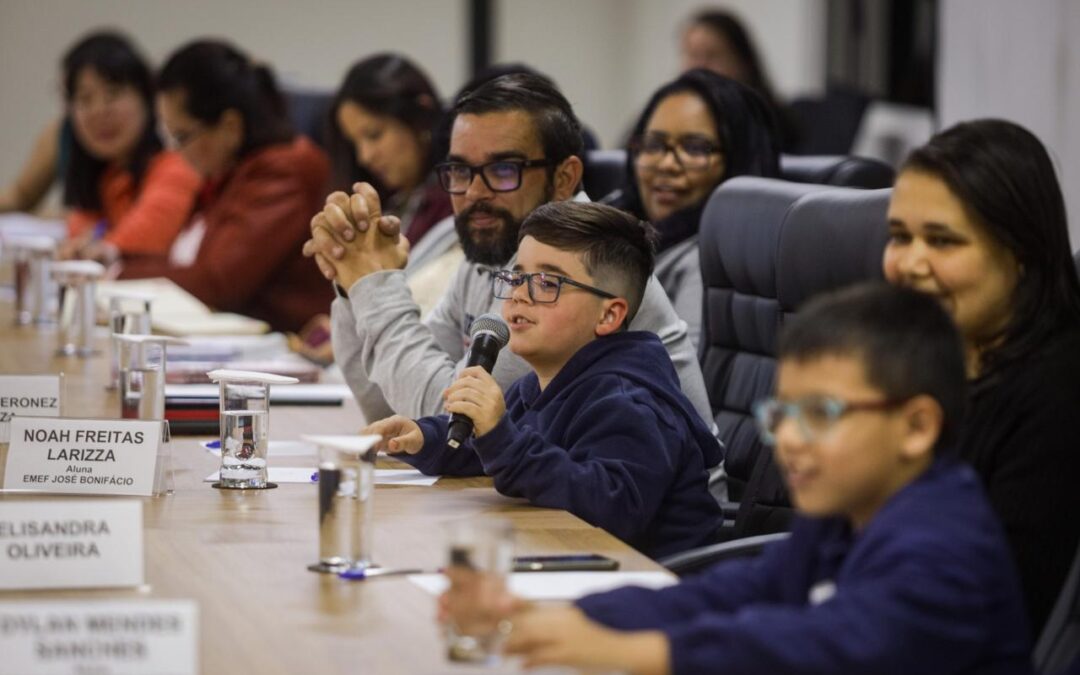 Alunos, pais, professores e diretores debatem Educação com o prefeito de São Paulo