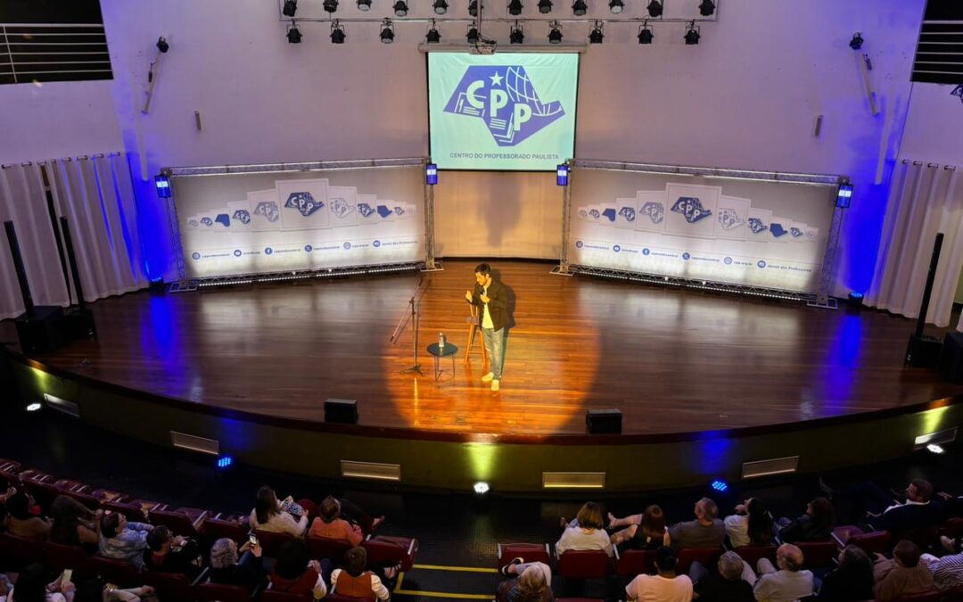 Associados do CPP comemoram Dia do Professor em show do humorista Diogo Almeida