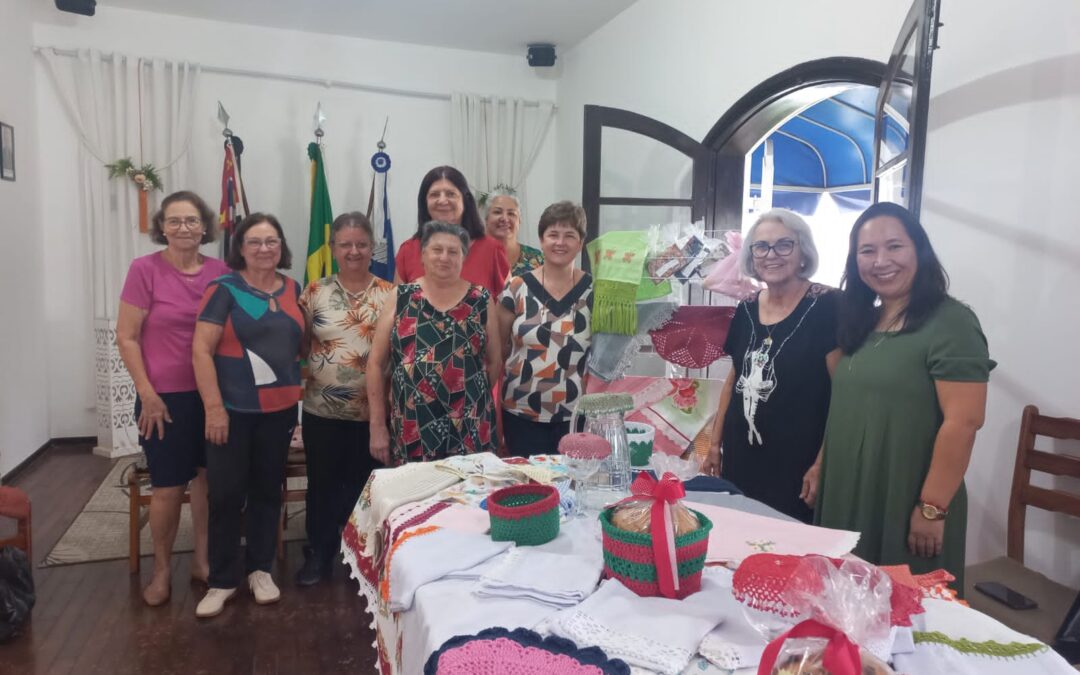 CPP Tietê faz entrega de peças de artesanato para o Bazar de Santa Rita