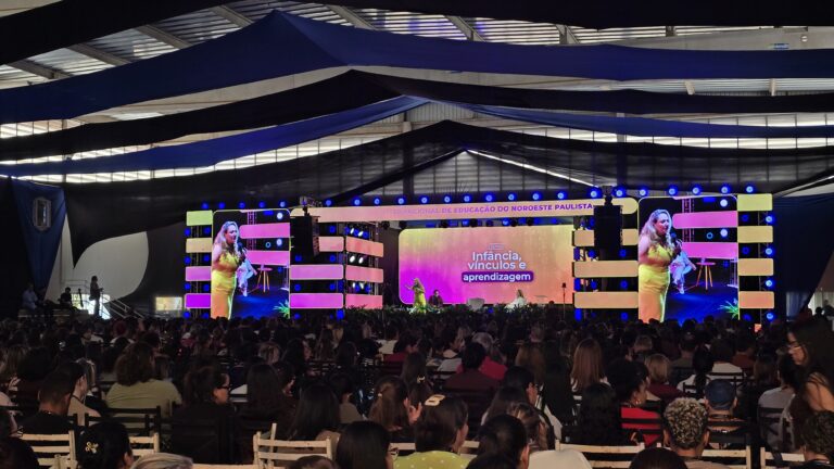 Participantes do 11º CIENP visitam estande do CPP no congresso