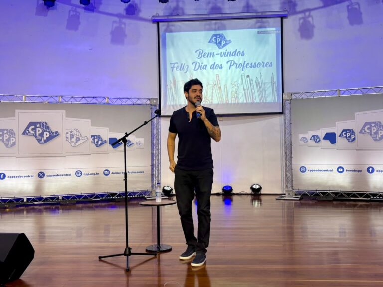 Dia do Professor: Humorista Diogo Almeida alegra associados em evento na Sede Central